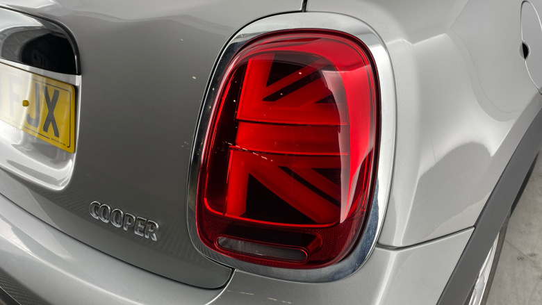 MINI Hatchback 1.5 Cooper Classic Premium 5dr Auto Petrol Hatchback